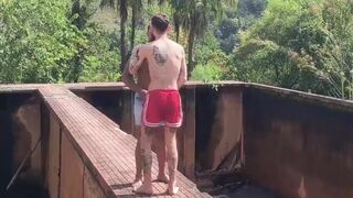 Watch Junior Delao & NovinhoVilhegas lose their minds on the rooftop - 1 image