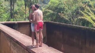 Watch Junior Delao & NovinhoVilhegas lose their minds on the rooftop - 6 image