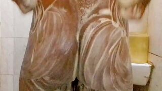 Misterfucktastic indulges in hot bisexual ass play and wetness in steamy solo bath