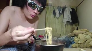 (07/30)eating instant noodle with scrambled eggs and drinking beer - 1 image