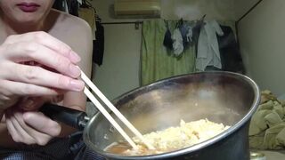 (07/30)eating instant noodle with scrambled eggs and drinking beer - 3 image