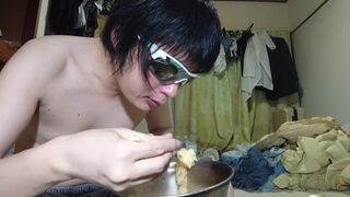 (07/30)eating instant noodle with scrambled eggs and drinking beer - 8 image
