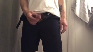 A inexperienced guy in shorts decided to jerk off his dick and cum - 3 image