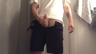 A inexperienced guy in shorts decided to jerk off his dick and cum - 5 image