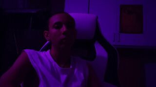 I look at the camera for an hour without doing anything - 15 image