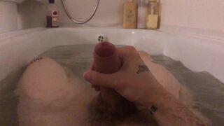 A inexperienced guy decided to play with his dick taking a bath - 14 image