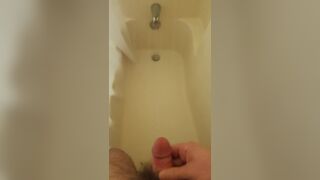 Leg-shaking cumshot during my morning shower