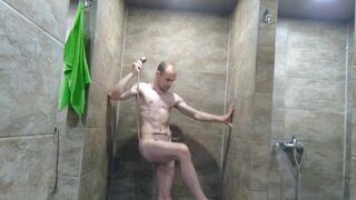 Puplic place naked. Skinny fit body flexing and taking a shower in city puplic showers - 8 image
