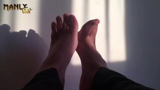 THE GOLDEN HOUR - THE ART OF FEET - MANLYFOOT - 1 image