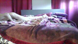 on a horny morning playing till cumshot