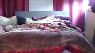 on a horny morning playing till cumshot