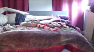 on a horny morning playing till cumshot