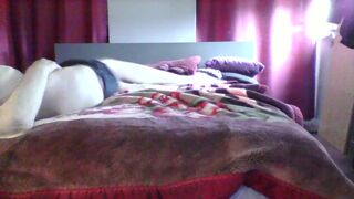 on a horny morning playing till cumshot