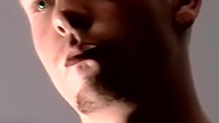 Amateur dude jerking off and blasting a big load out