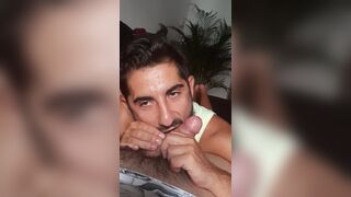 The putito / my Slave Swallowing All (gagging) is swallowed to the eggs