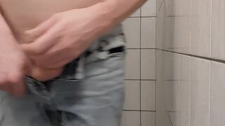 love the way of cumming, memyselfandi own showering time