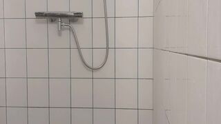 love the way of cumming, memyselfandi own showering time