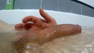 Kudoslong is naked in bath wanks and cums under water